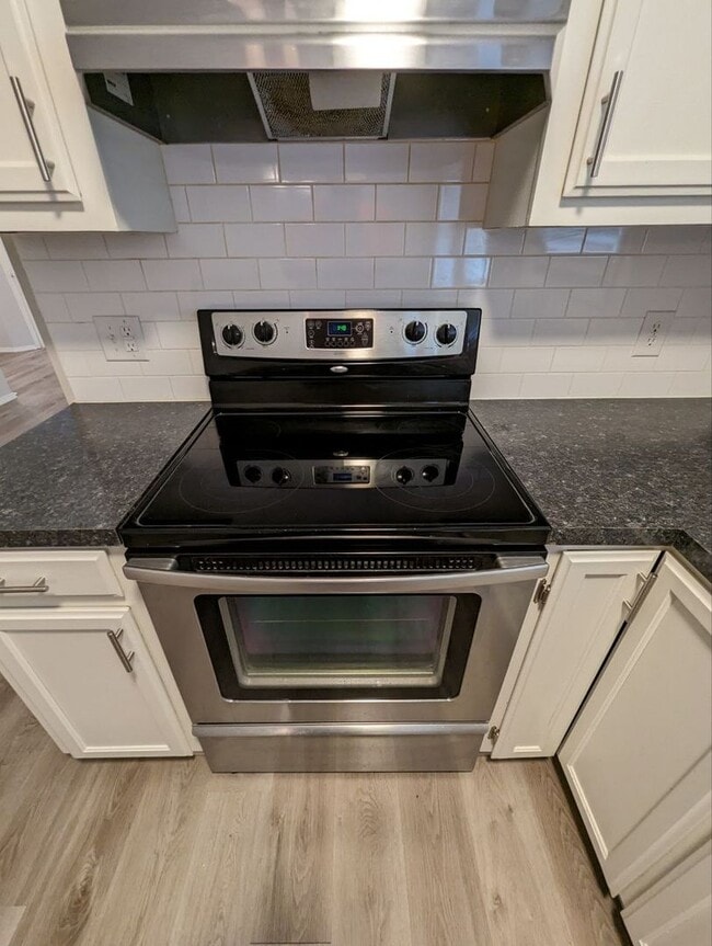 Building Photo - Kickapoo High District w/ Walk-In-Closet