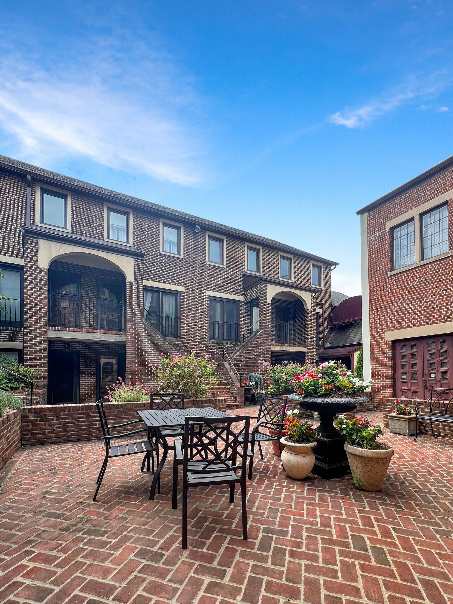Building Photo - 1715 15th St NW