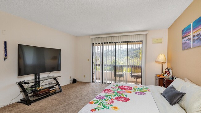 Building Photo - Lovely 1 bedroom Condo in Top-Rated Complex
