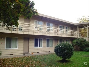 Building Photo - Well-maintained apartments in Washburne hi...