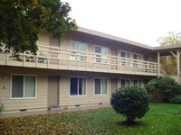 Building Photo - Well-maintained apartments in Washburne hi...