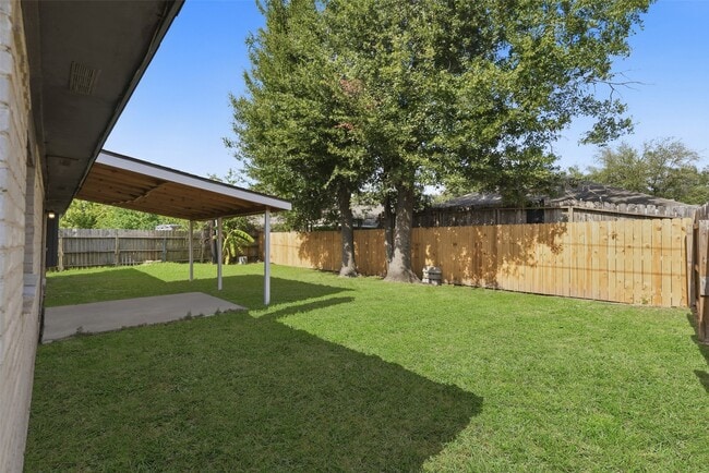 Building Photo - 16826 Carbridge Dr