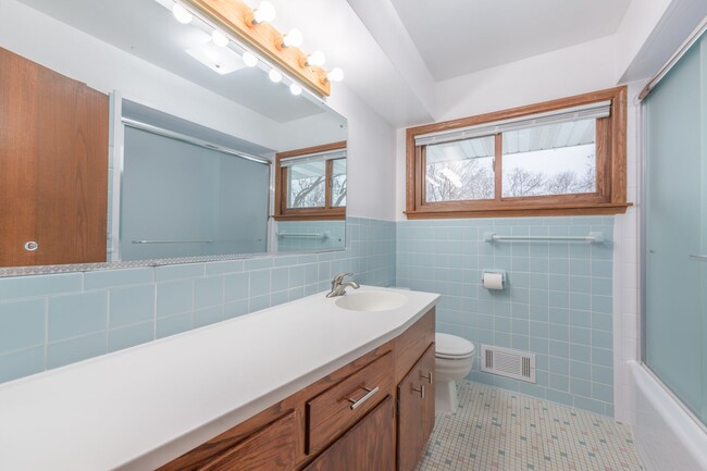 Building Photo - Great Roseville Home, Moundsview Schools, ...