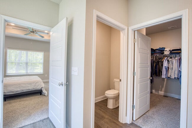 Building Photo - 5458 Leeds Ln