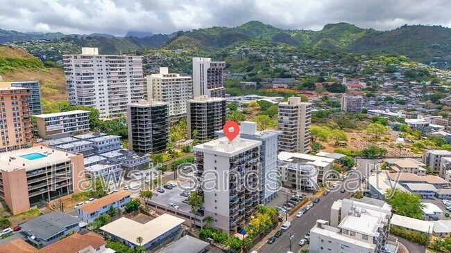 Building Photo - 1560 Thurston Ave