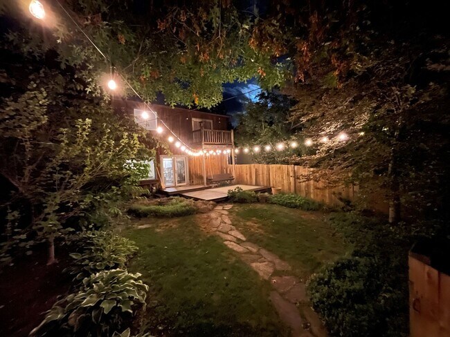 Building Photo - Fully Furnished Executive Sander's Beach Rental