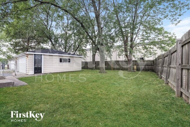 Building Photo - 124 S Chestnut Ln