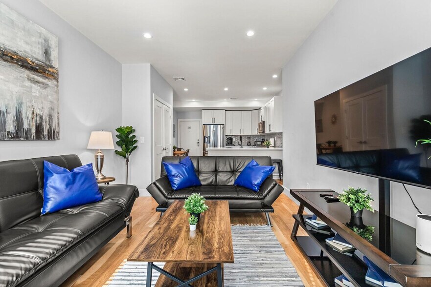 Building Photo - 1011 Bennington St