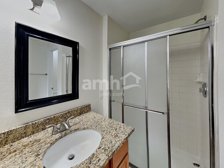 Building Photo - 14592 E 52nd Ave