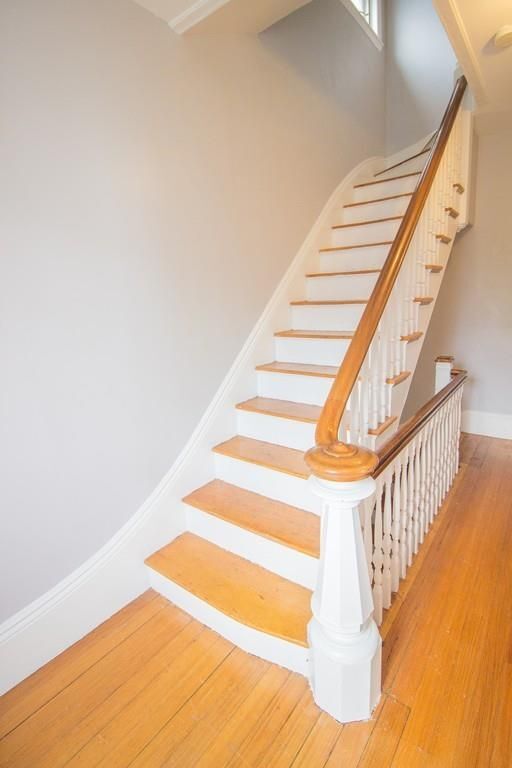 Building Photo - 1062 Saratoga St