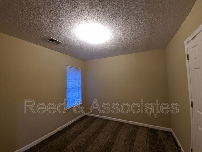 Building Photo - 1578 Far Dr