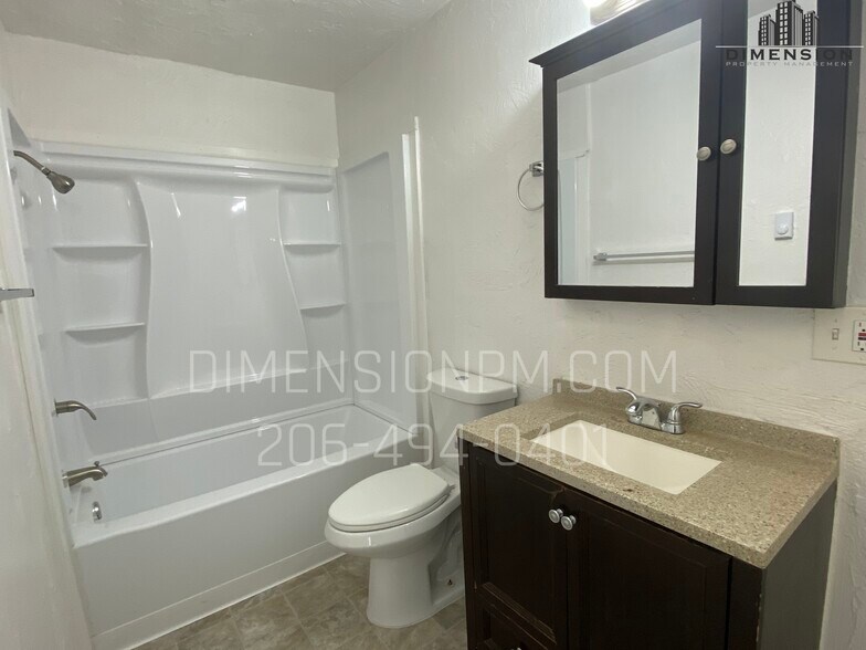 Building Photo - 218 N E St