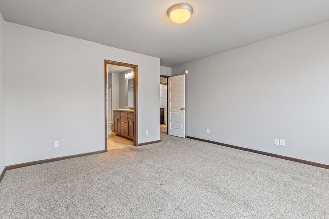 Building Photo - 3355 Prairie Heights Way