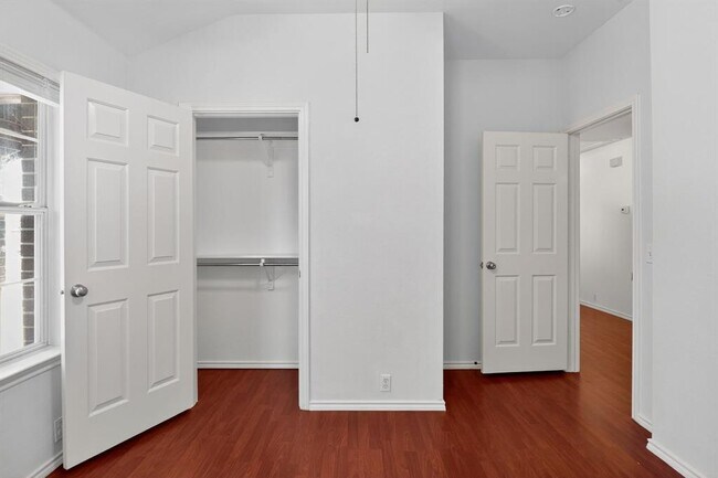 Building Photo - 1208 Heritage Hill Cove