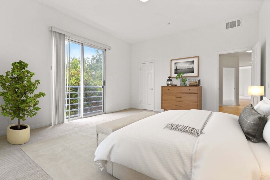 Building Photo - 1325 Arizona Ave