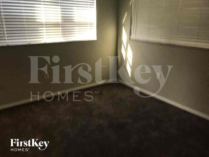 Building Photo - 8733 Roble Way