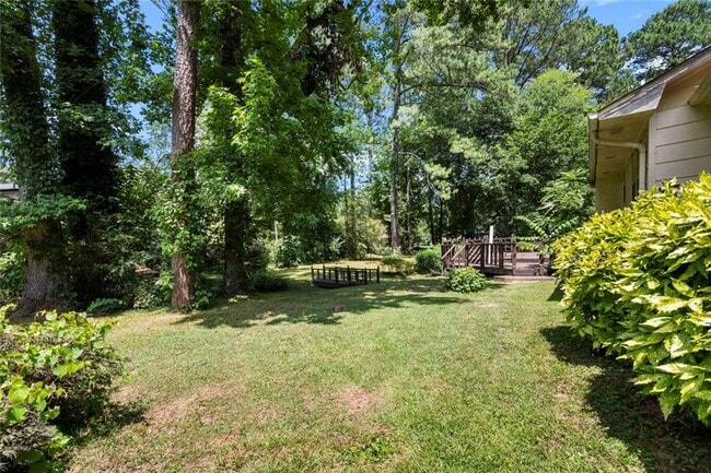 Building Photo - 4000 Pinehurst Pl