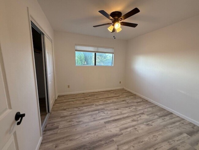 Building Photo - Wonderful Home 3 bed 1 bath with a Great Yard