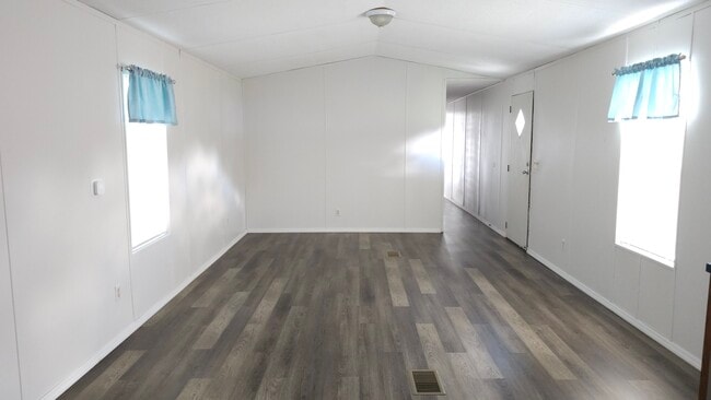 Building Photo - 7440 Land Dr