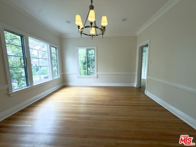 Building Photo - 378 S La Jolla Ave