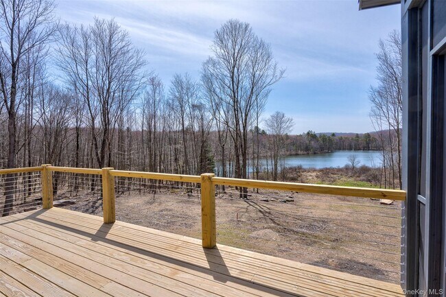 Building Photo - 90 Meadow Ln