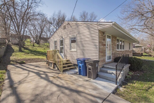 Building Photo - Ranch Style 3 Bedroom 1 Bath Home
