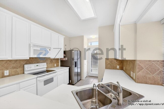 Building Photo - 11272 Chaucer Dr