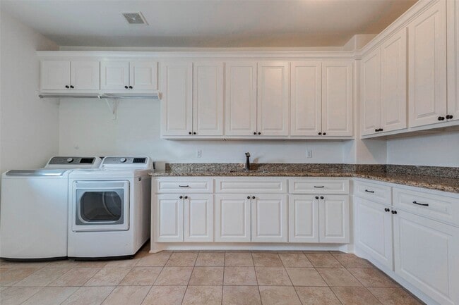 Building Photo - 5410 Valerie St