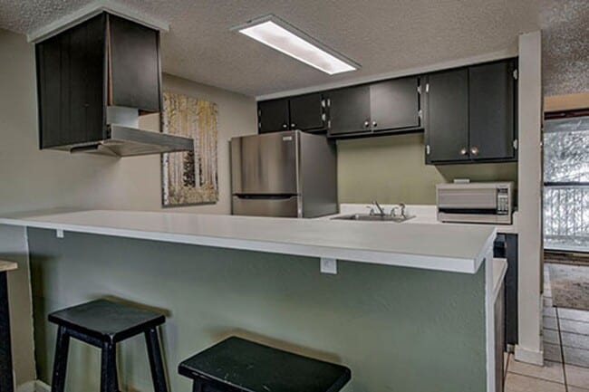 Building Photo - Furnished 2 Bed Plus Loft in Silver Queen East