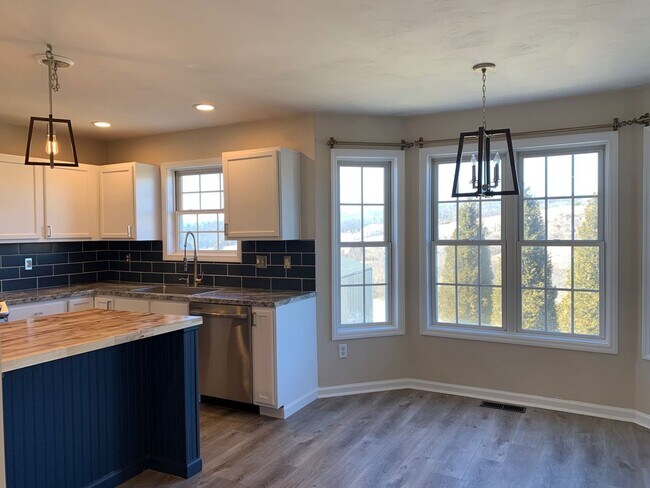 Building Photo - 165 Tula Cir
