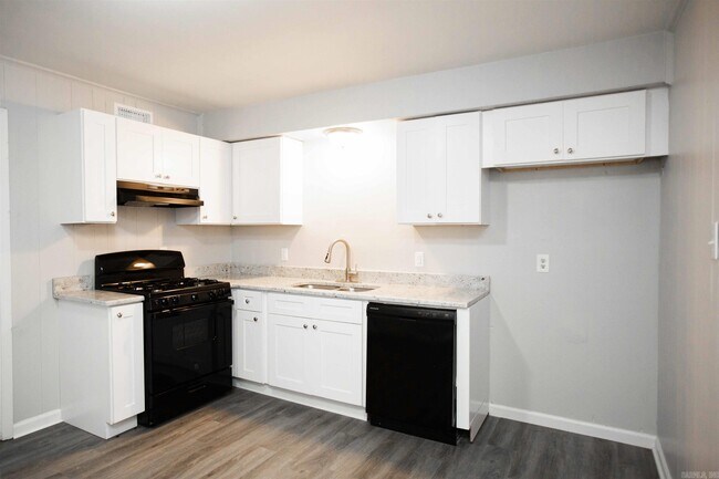 Building Photo - 5501 Halifax Dr
