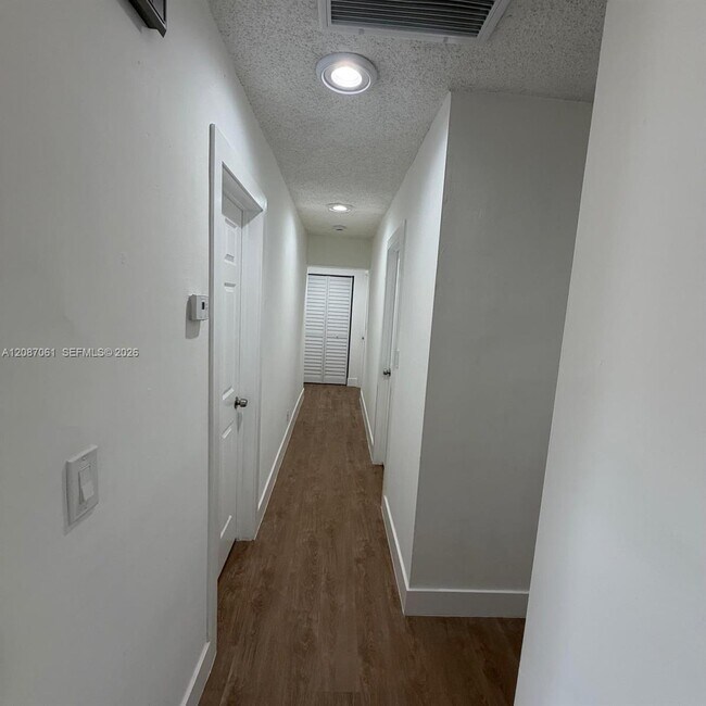 Building Photo - 3932 NW 39th Ave