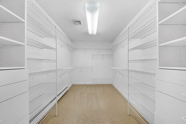 Building Photo - 51 Bogle St