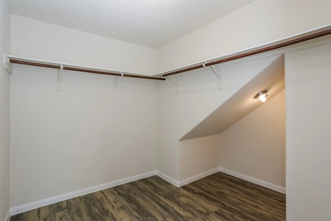 Building Photo - 14466 Platzer Dr