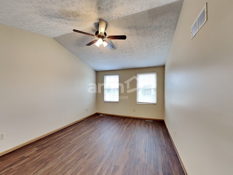 Building Photo - 8438 Lucerne Dr