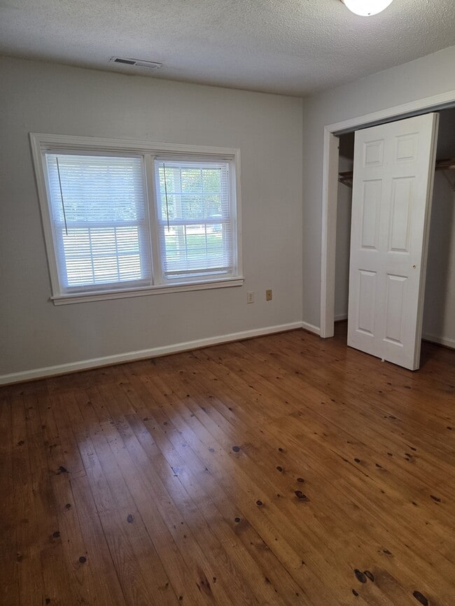 Building Photo - Charming 2 Bedroom in Summerfield