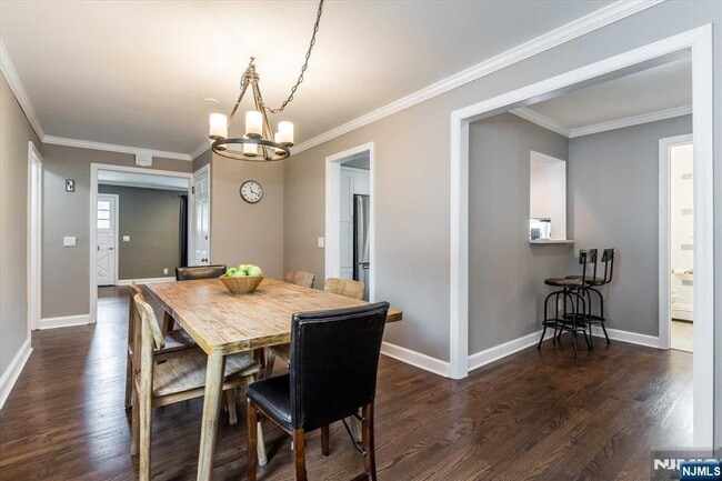 Building Photo - 354 Plaza