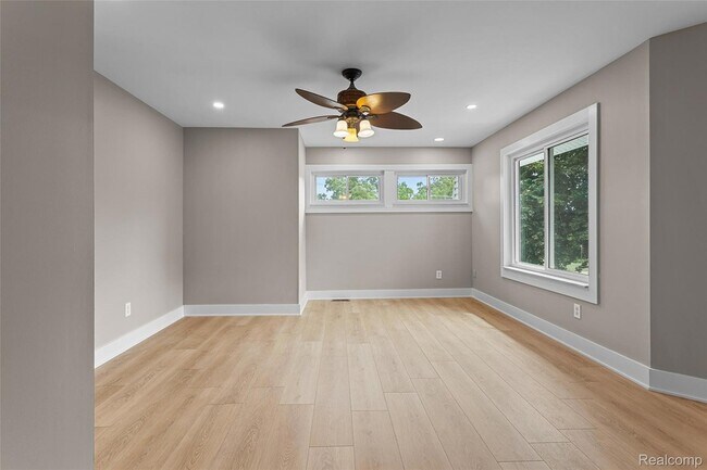 Building Photo - 6552 Orion Rd