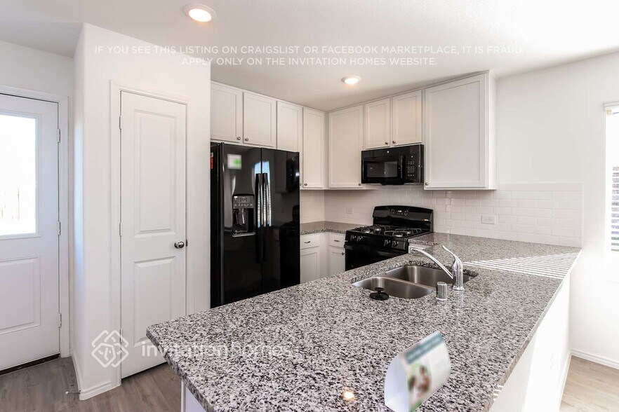 Building Photo - 2800 Spring Time Dr