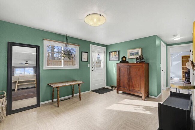 Building Photo - 1001 Ida Dr