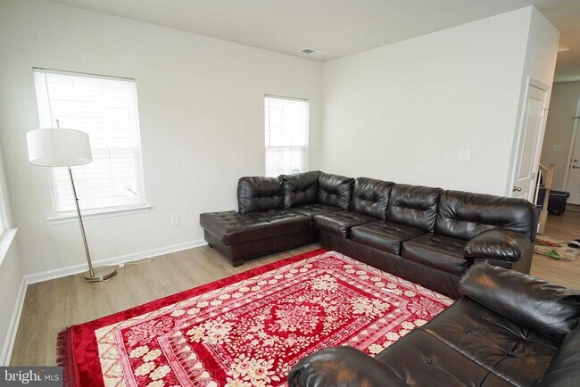 Building Photo - 9305 Mulligan Way