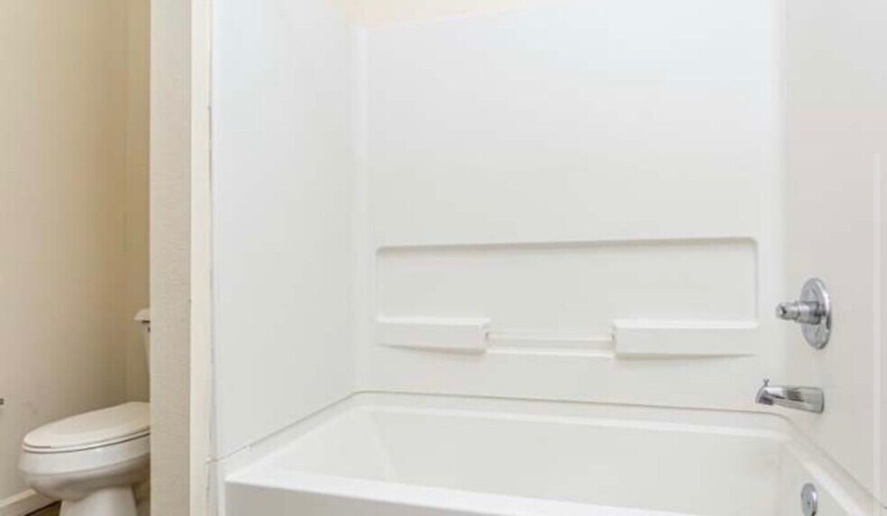 Building Photo - 373 Community College Dr