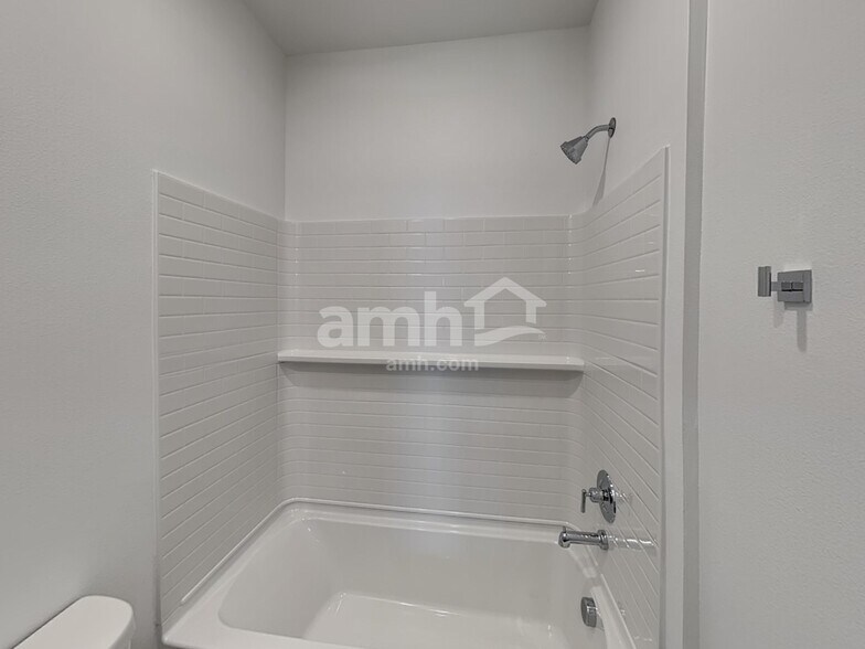 Building Photo - 4727 85th Dr NE