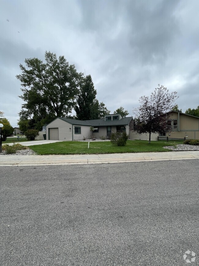 Building Photo - 385 Pheasant Pl