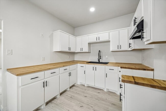 Building Photo - 437 N Everton St