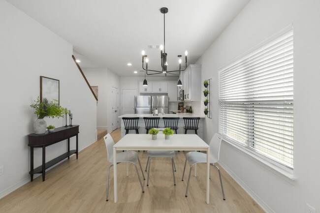 Building Photo - 226 Richards St