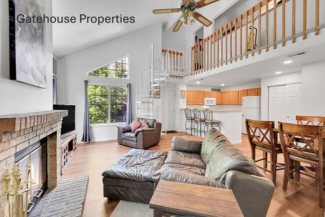 Building Photo - 864 S Reed Ct