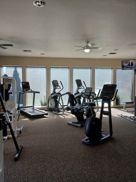 community gym - 6850 Sharlands Ave
