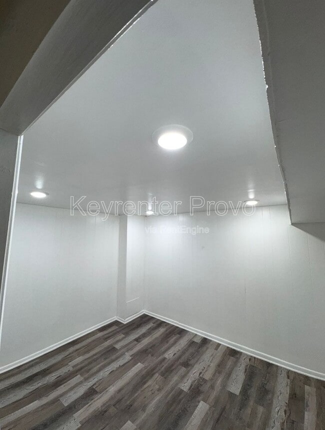 Building Photo - 2091 N 220 E St