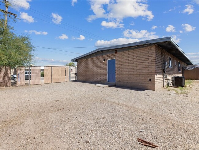 Building Photo - 2103 N 10th Ave